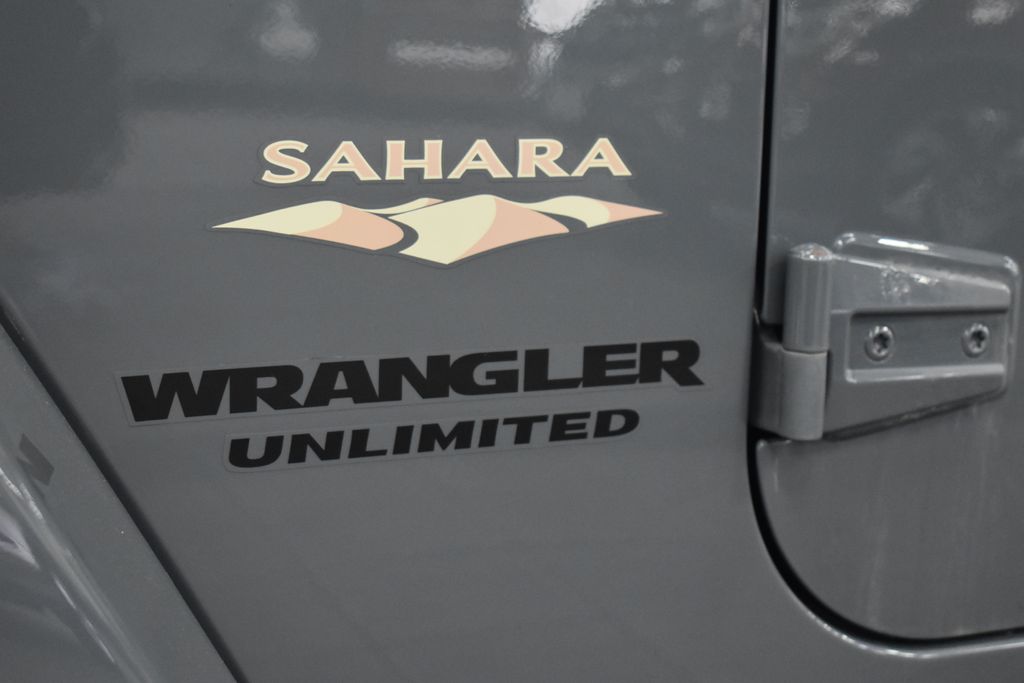 2014 Jeep Wrangler Unlimited Sahara 14