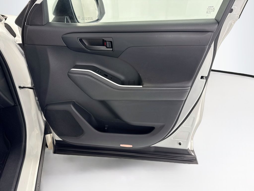 Thumbnail: 2021 Toyota Highlander - 26