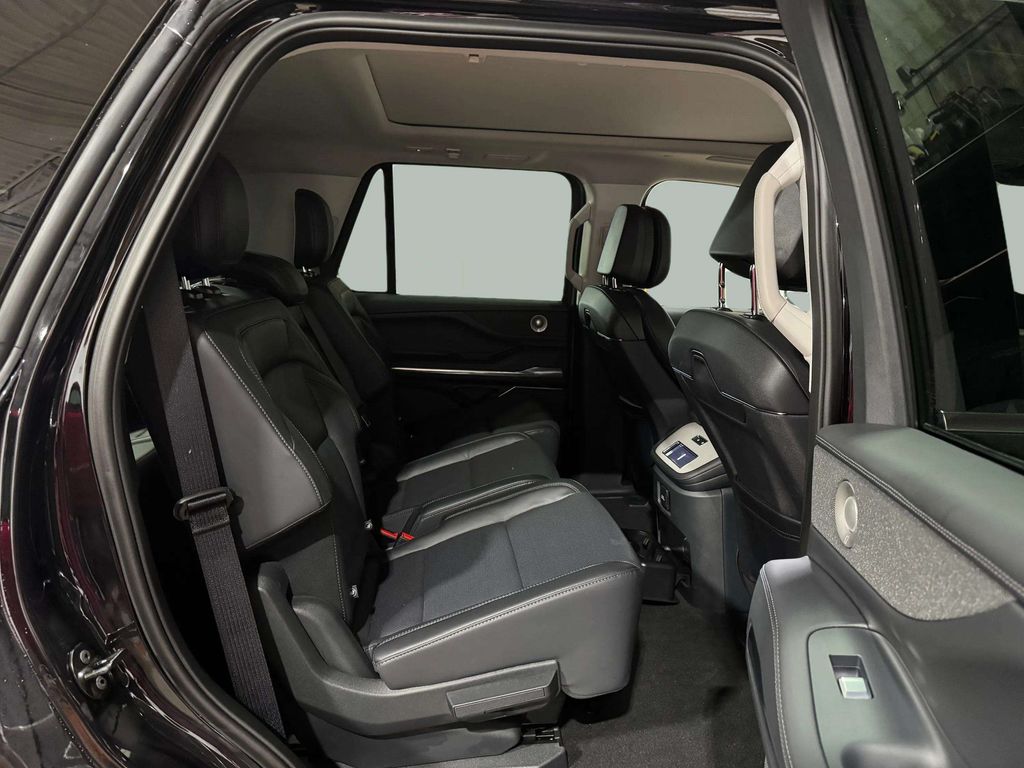 Certified Used 2025 Infinite Black Metallic Clearcoat Lincoln Reserve image 25