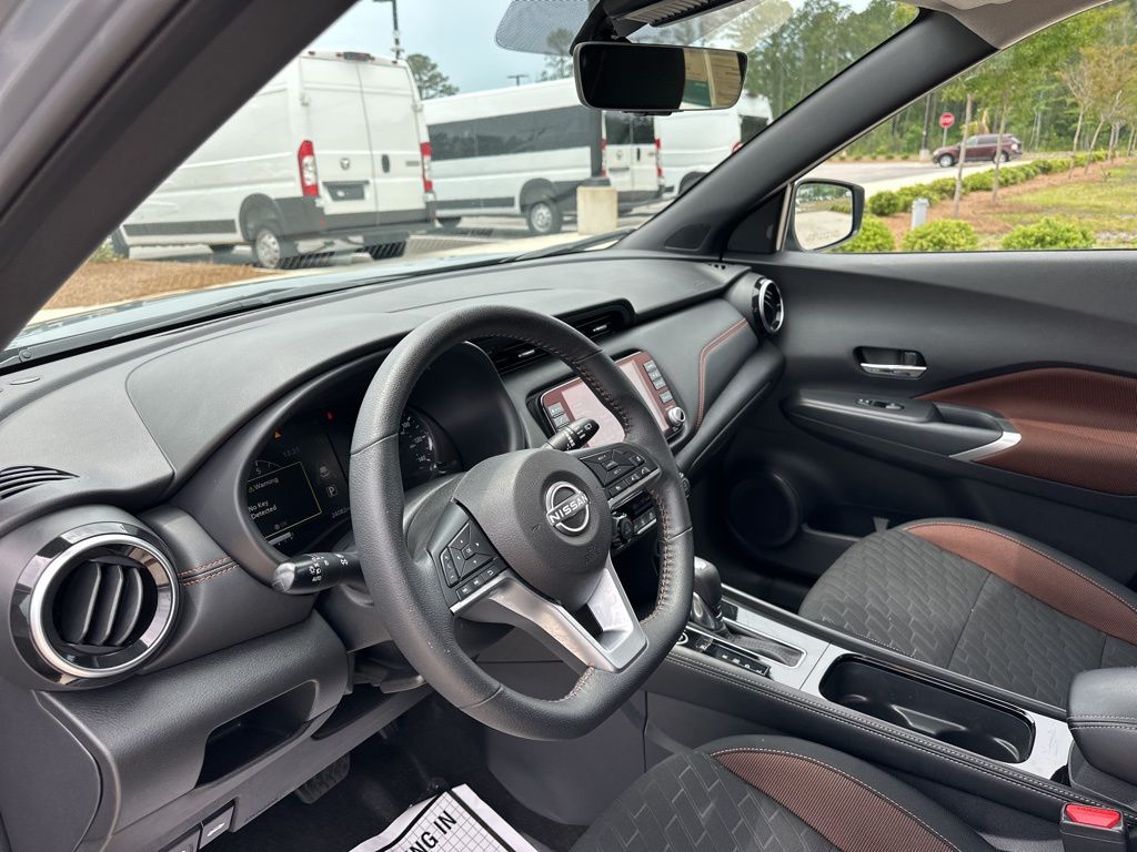 2023 Boulder Gray Pearl Nissan Kicks SR FWD SUV