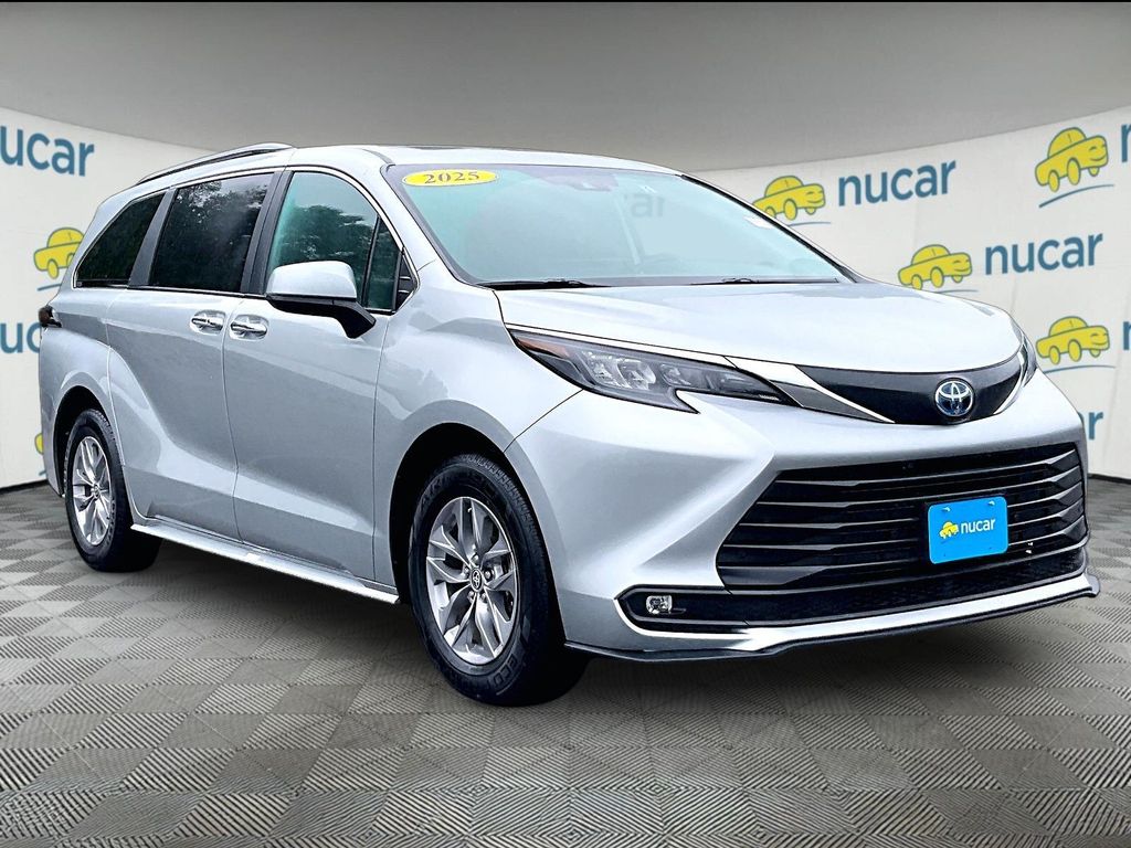 2025 Toyota Sienna — photo 1