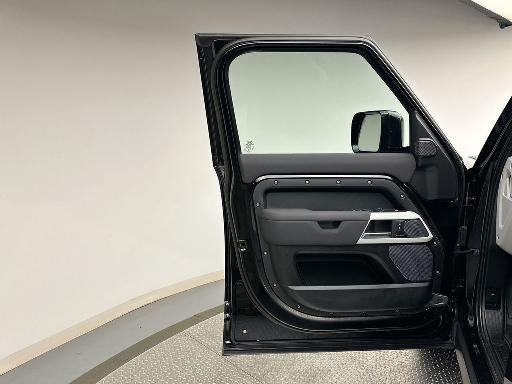 Thumbnail: 2023 Land Rover Defender - 9