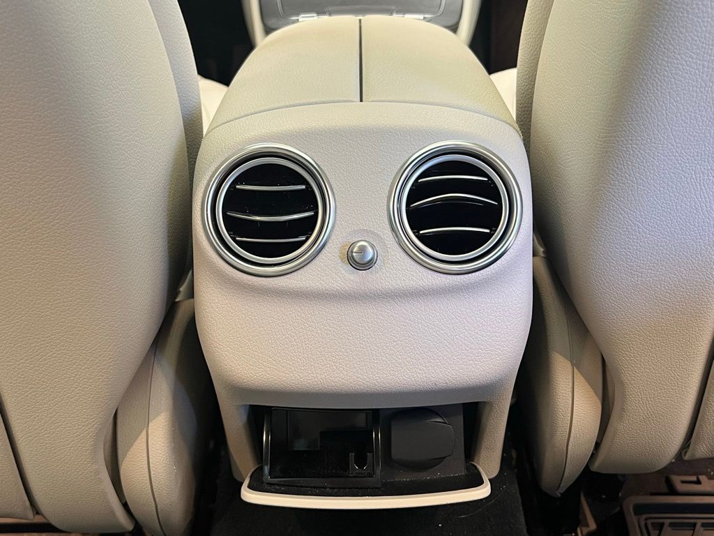 Thumbnail: 2022 Mercedes-Benz E-Class - 9