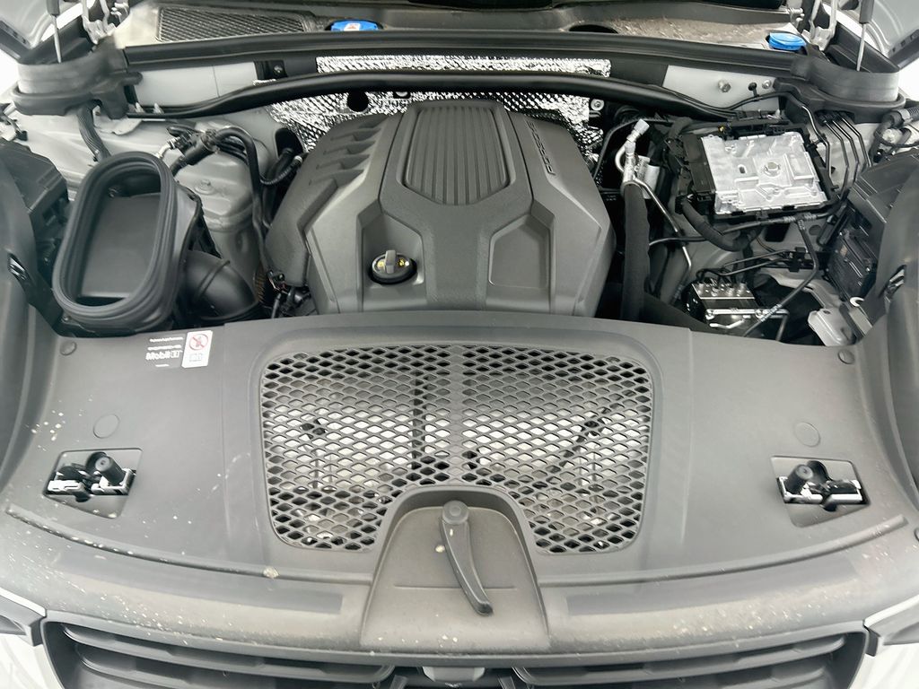 Thumbnail: 2026 Porsche Macan - 29