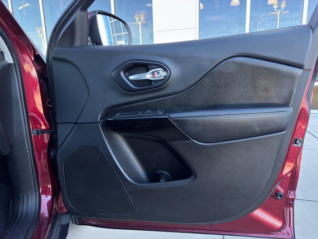 2019 Jeep Cherokee Altitude Red at Durrett Motor Company