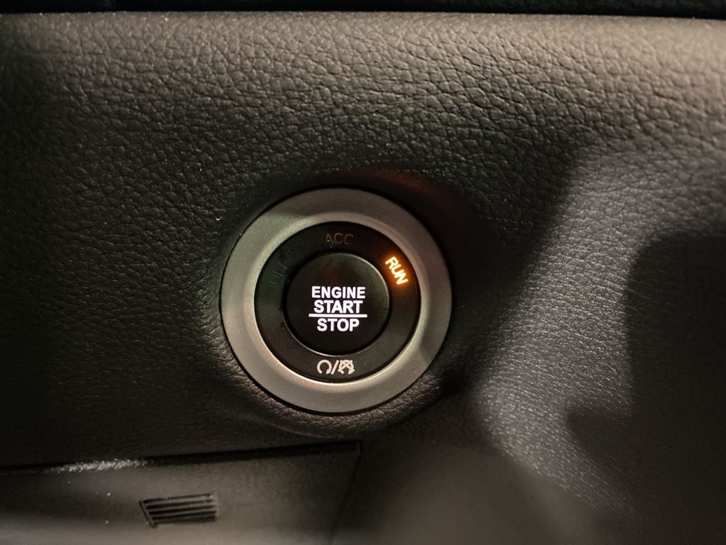 Used 2026 White Chrysler Select image 7