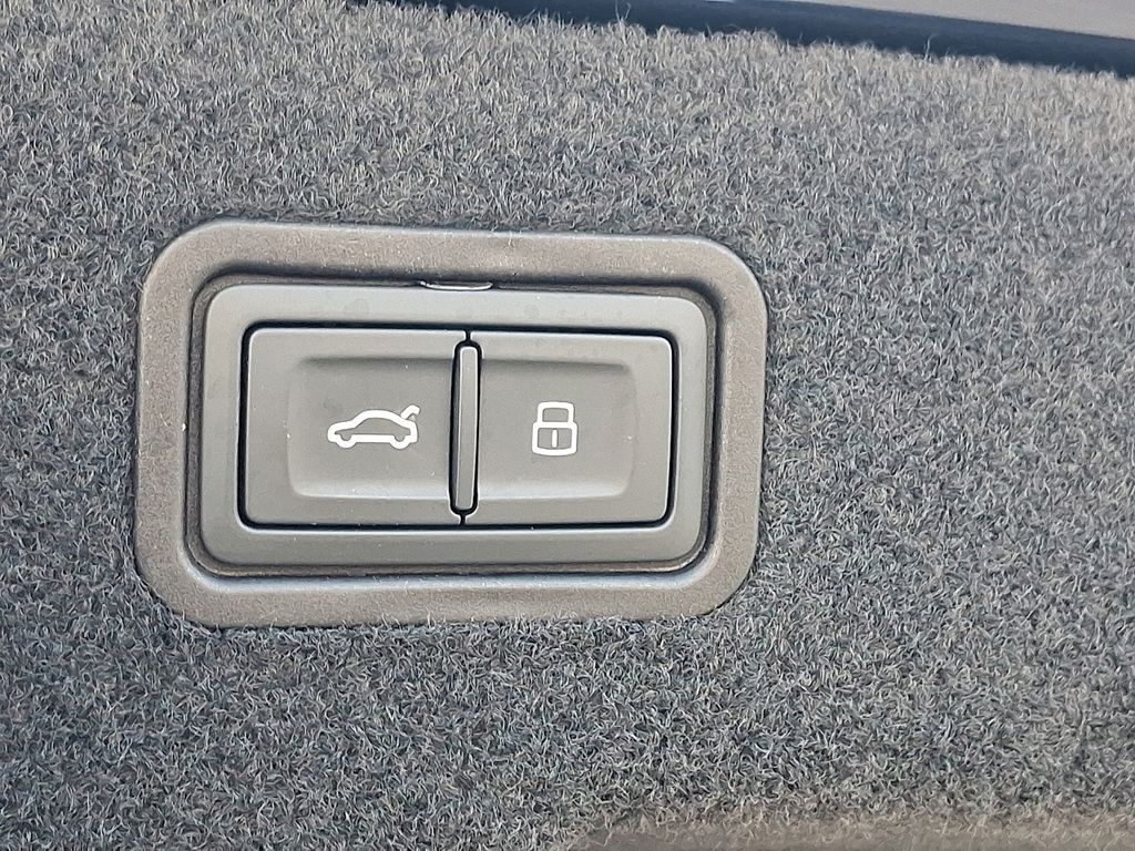 Thumbnail: 2022 Audi A8 - 29