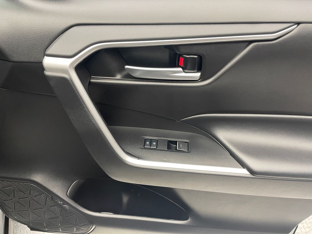 2023 Toyota RAV4 XLE 15