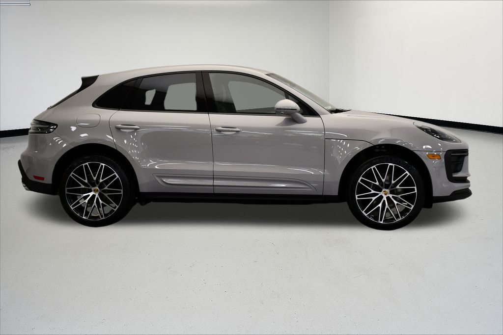 Thumbnail: 2026 Porsche Macan - 8
