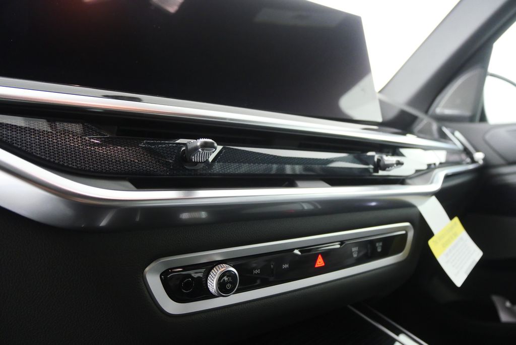 Thumbnail: 2026 BMW X5 - 21