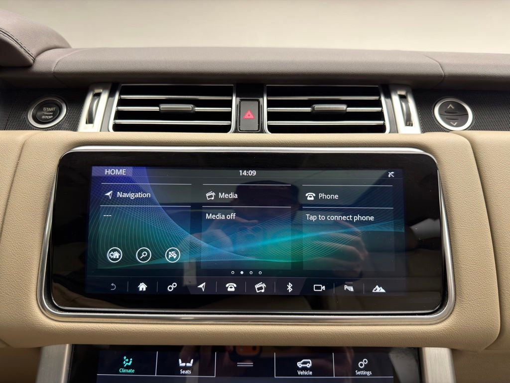 Thumbnail: 2021 Land Rover Range Rover - 14