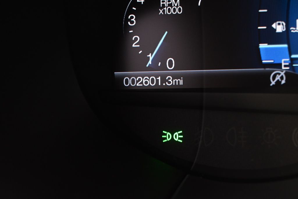 Used 2024 Silver Ford SE image 26