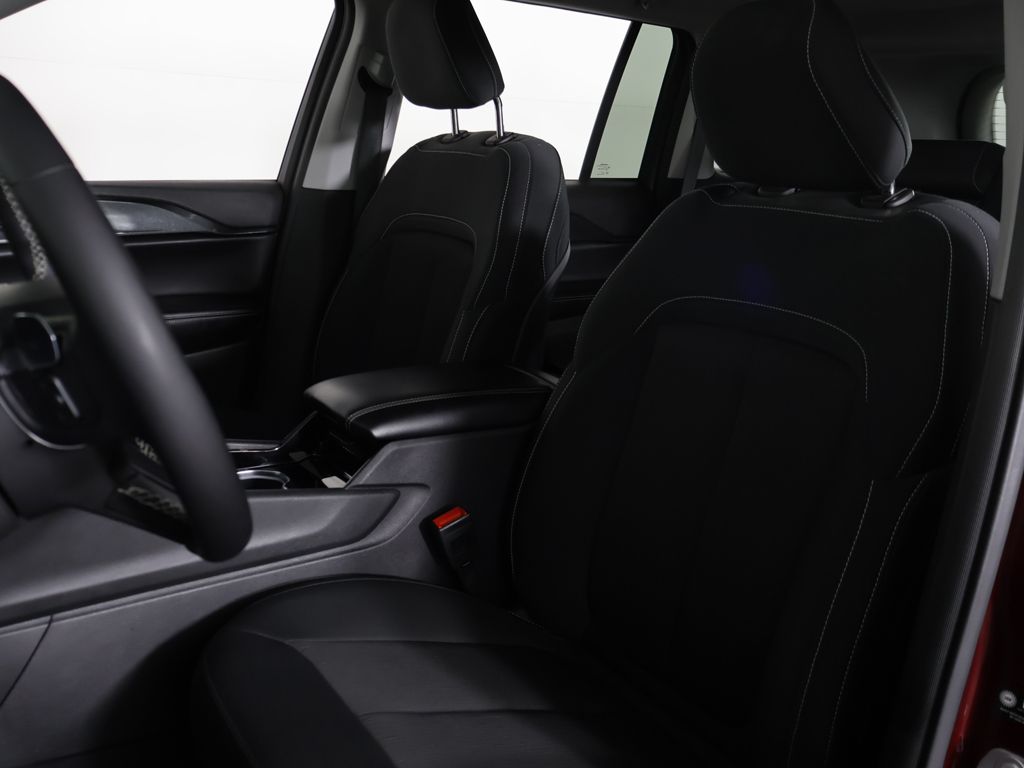 Used 2023 Red Jeep Laredo image 28