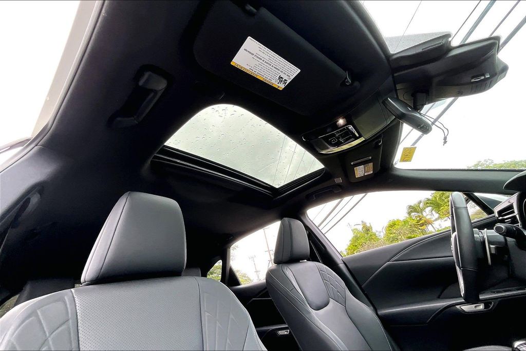 Used 2024 White Lexus 350 image 17