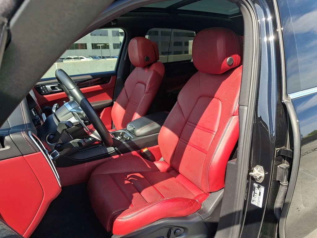 Thumbnail: 2023 Porsche Cayenne - 16