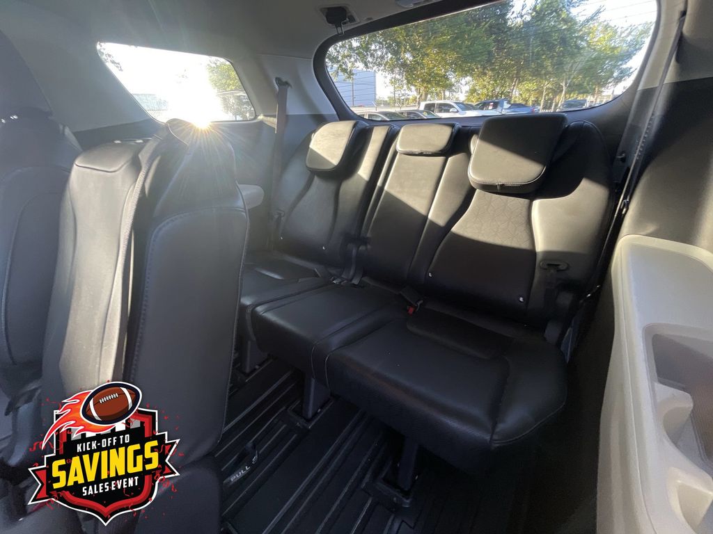 Used 2022 Kia Carnival Van