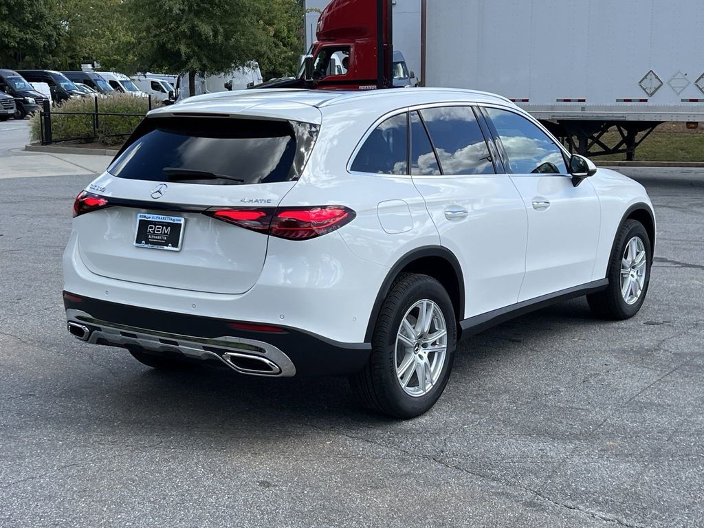 2025 Mercedes-Benz GLC GLC 300 8