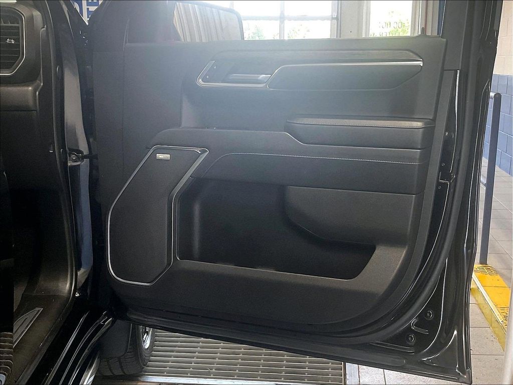 2024 Chevrolet Silverado 1500 — photo 12