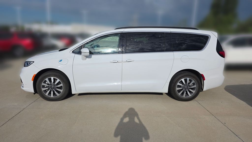 Used 2022 Chrysler Pacifica Hybrid Touring L with VIN 2C4RC1L70NR207143 for sale in Kansas City