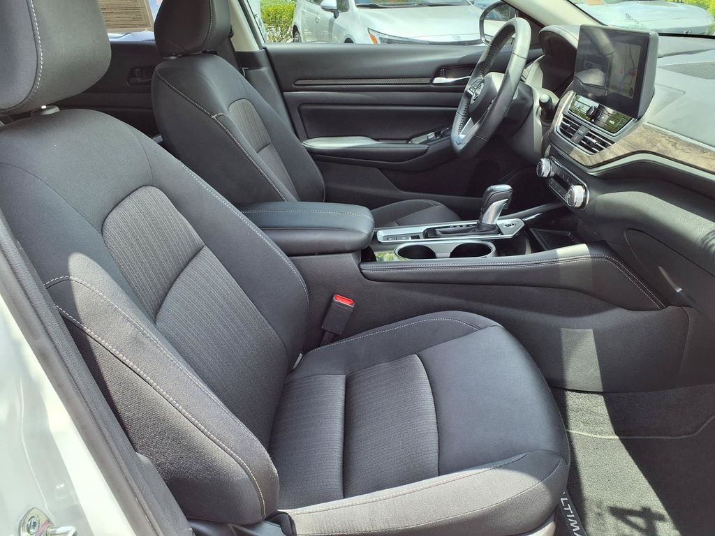 Used 2024 Nissan Altima Sedan