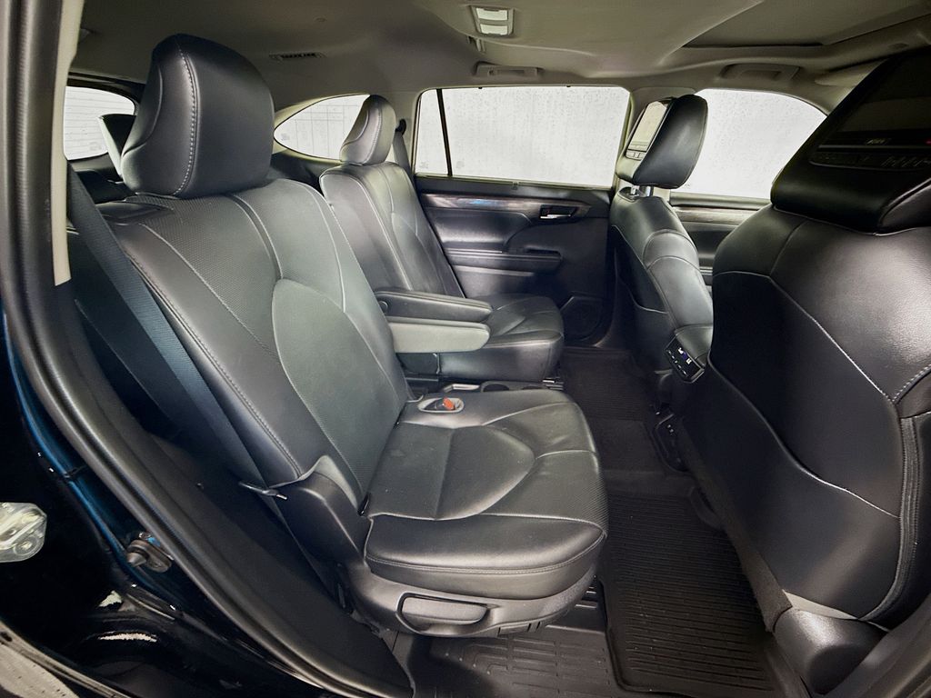 Thumbnail: 2020 Toyota Highlander - 30