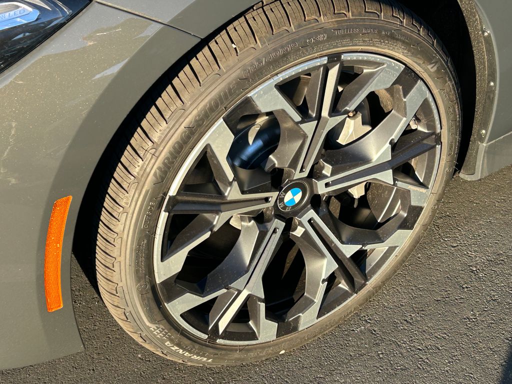Thumbnail: 2025 BMW 3 Series - 3