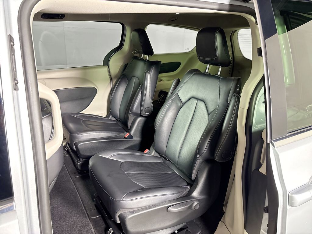 2024 Chrysler Pacifica Hybrid Select