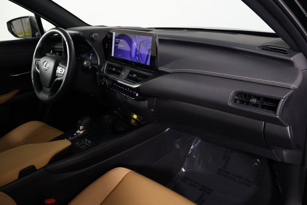 Thumbnail: 2025 Lexus UX - 9