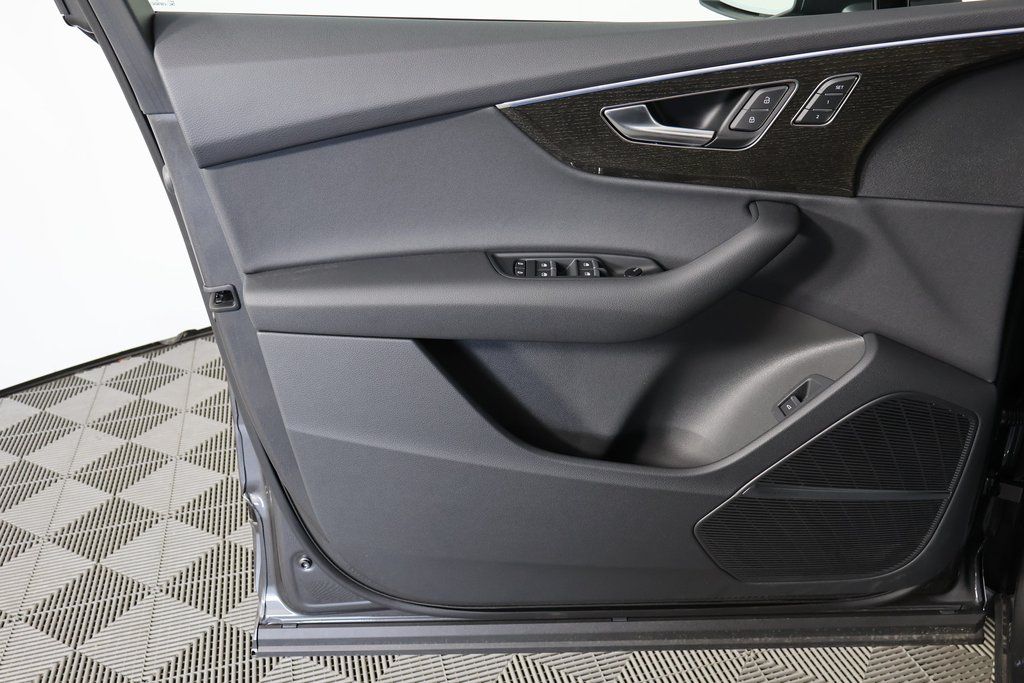 Thumbnail: 2026 Audi Q7 - 7