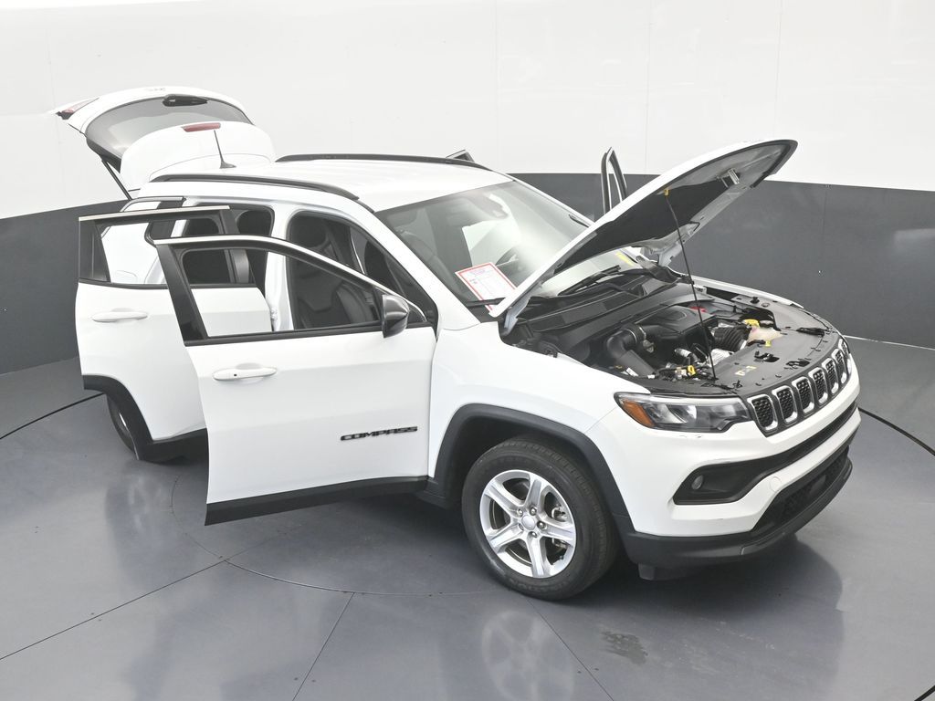 Used 2023 Bright White Clearcoat Jeep Latitude image 34