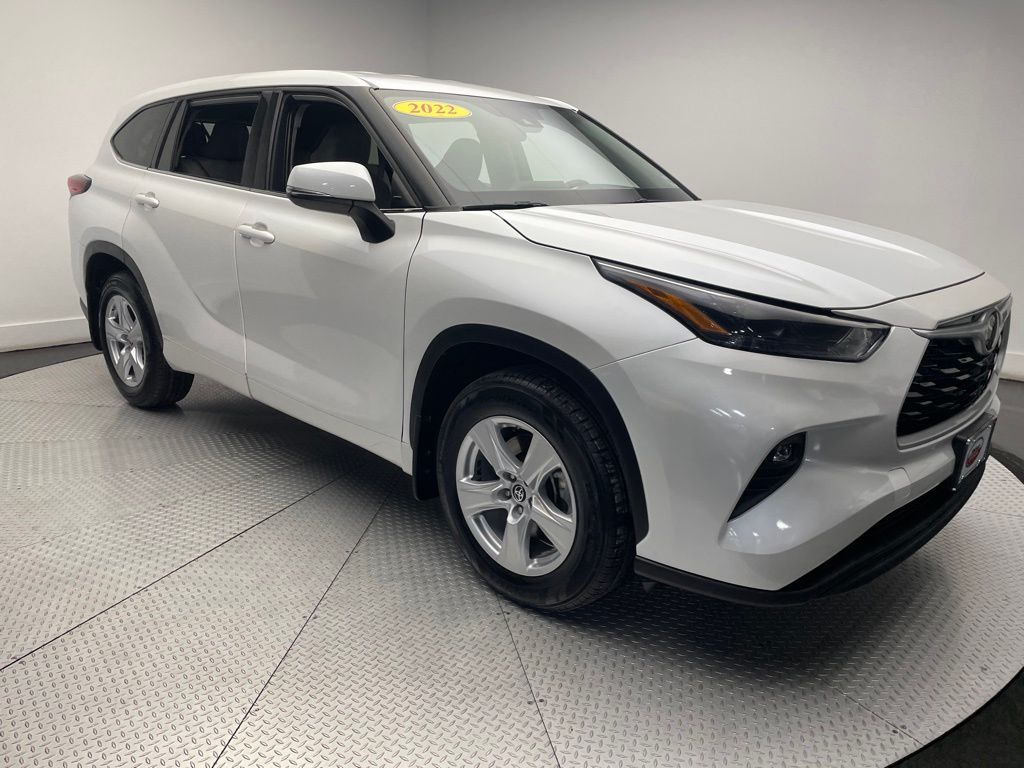 Thumbnail: 2022 Toyota Highlander - 3