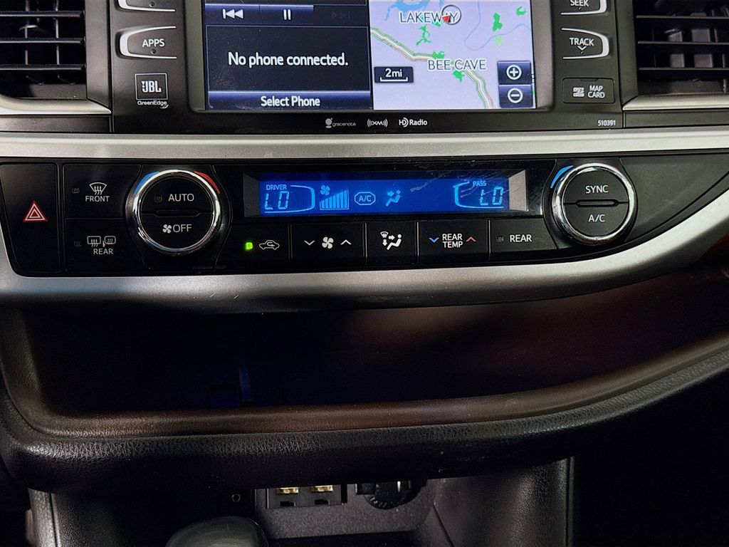 Thumbnail: 2019 Toyota Highlander - 16