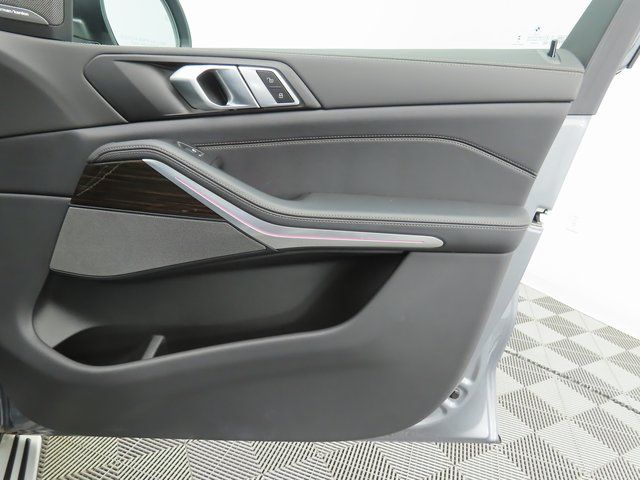 Thumbnail: 2025 BMW X5 - 25