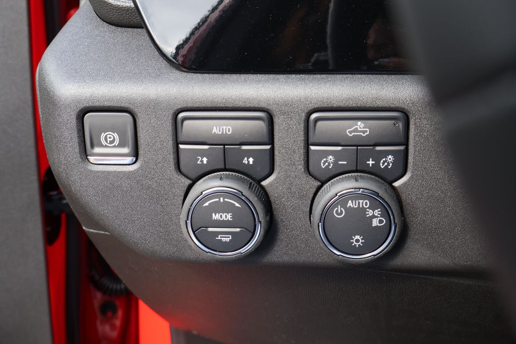2025 Chevrolet Silverado 1500 LT 19