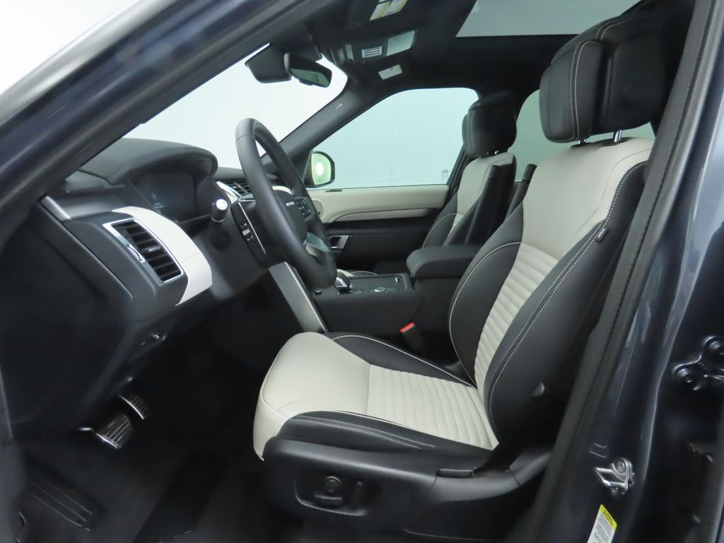 Thumbnail: 2024 Land Rover Discovery - 20