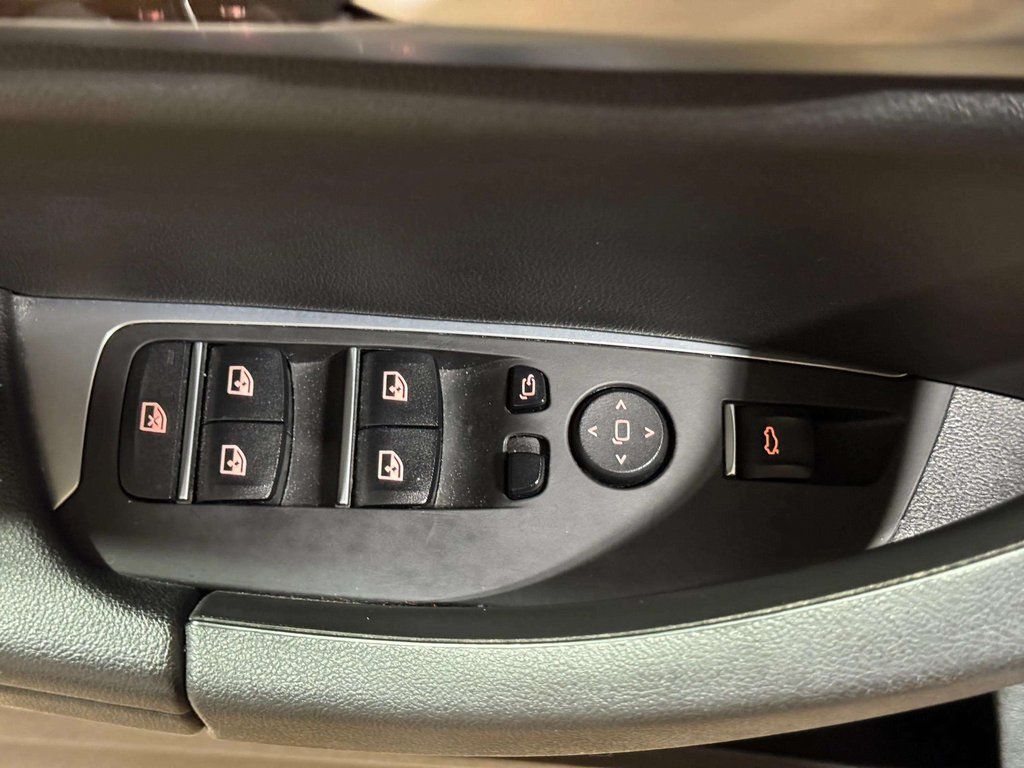 Used 2022 Black BMW xDrive30i image 21