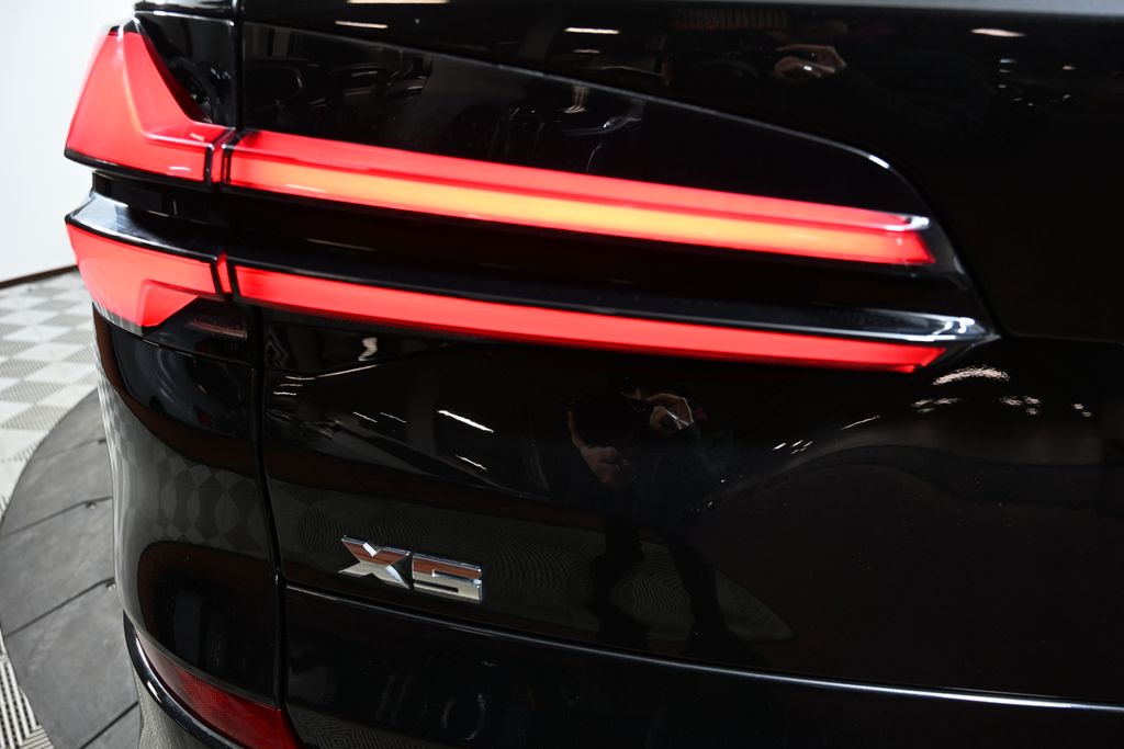 Thumbnail: 2024 BMW X5 - 11