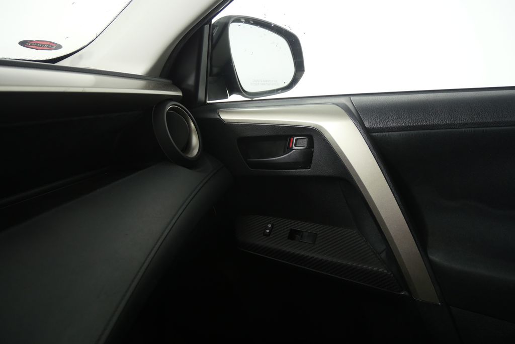 Thumbnail: 2015 Toyota RAV4 - 15