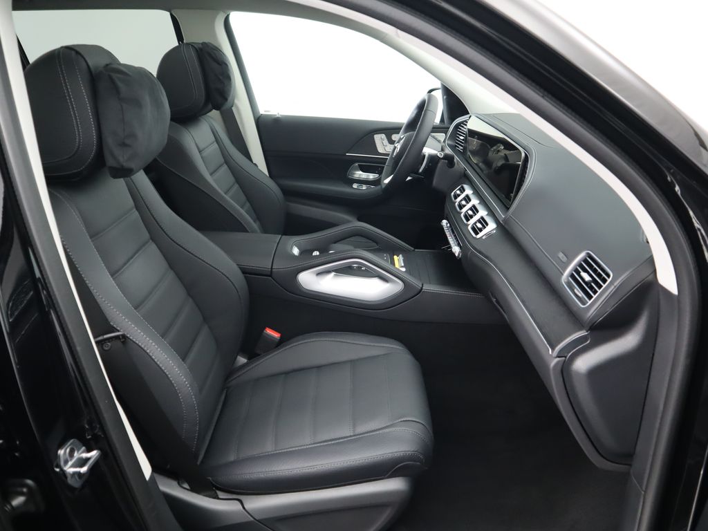 2025 Mercedes-Benz GLS 450 4MATIC 22