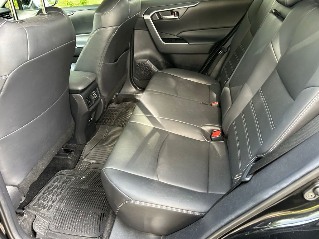 2021 Toyota RAV4 XLE Premium 13