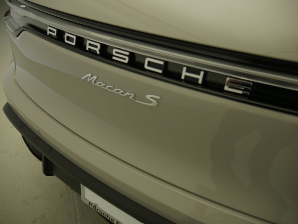 Thumbnail: 2026 Porsche Macan - 11