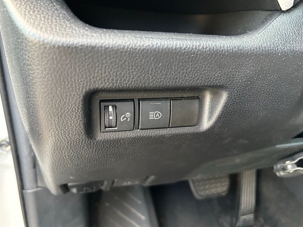 Thumbnail: 2021 Toyota RAV4 - 18