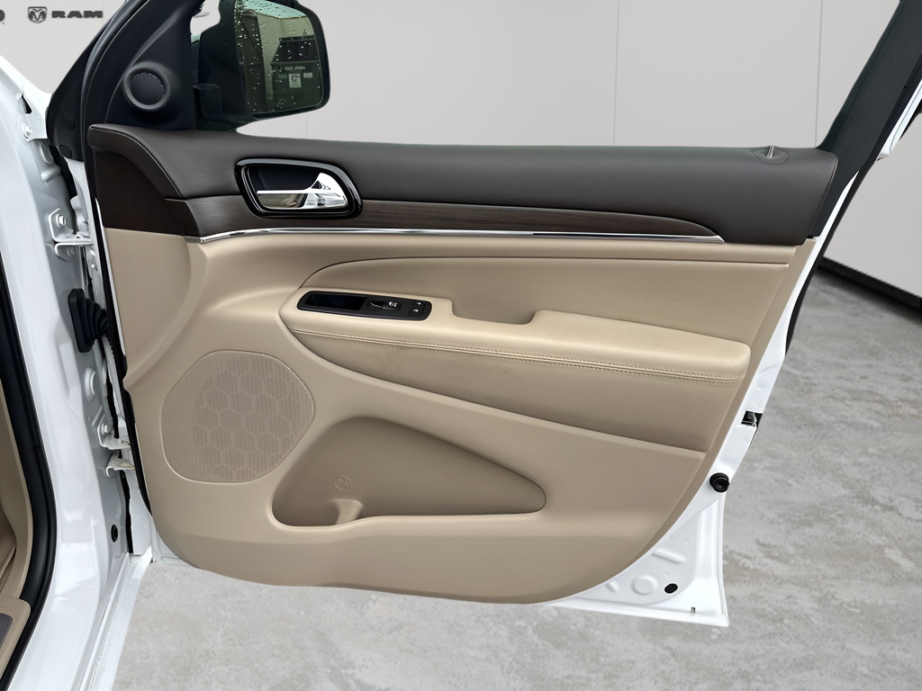 Used Car 2020 Jeep Grand Cherokee  Overland For Sale Under $25,000 In Austin, Texas