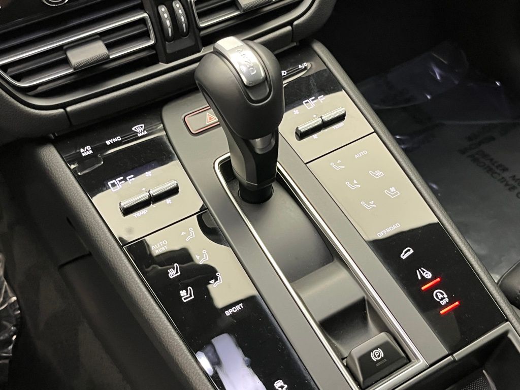 Thumbnail: 2025 Porsche Macan - 15