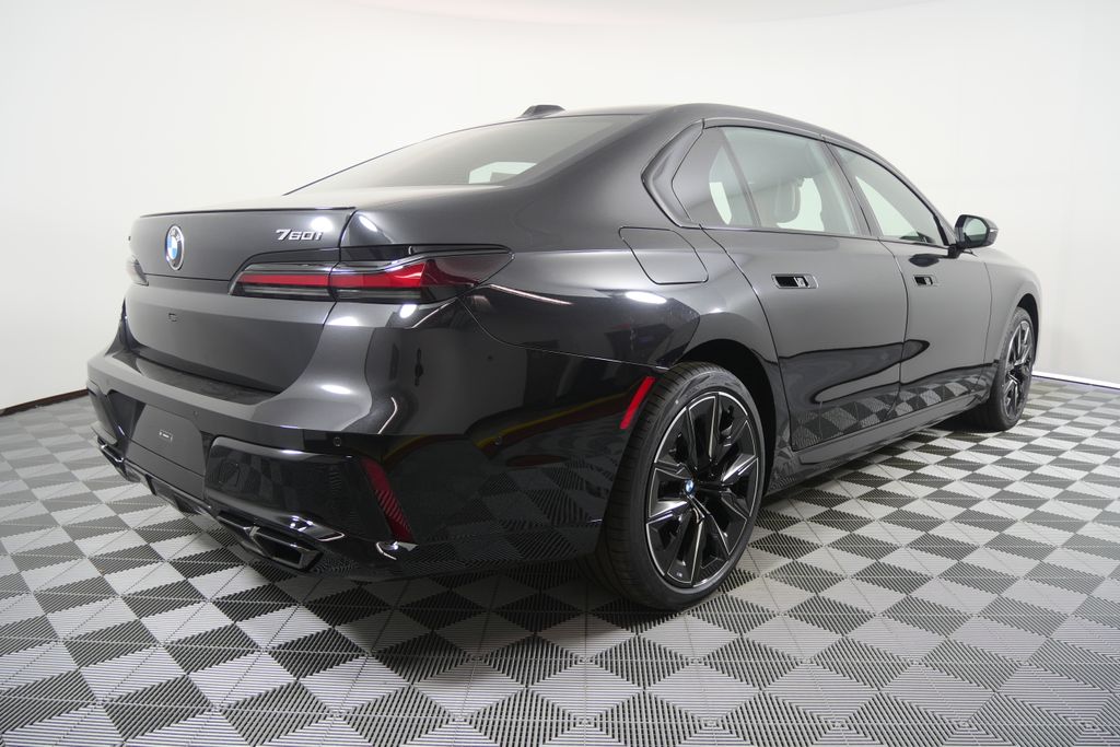 Thumbnail: 2026 BMW 7 Series - 3