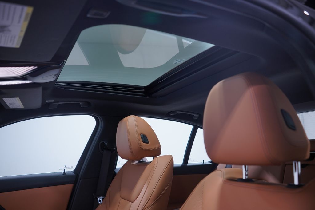 Thumbnail: 2025 BMW 3 Series - 8