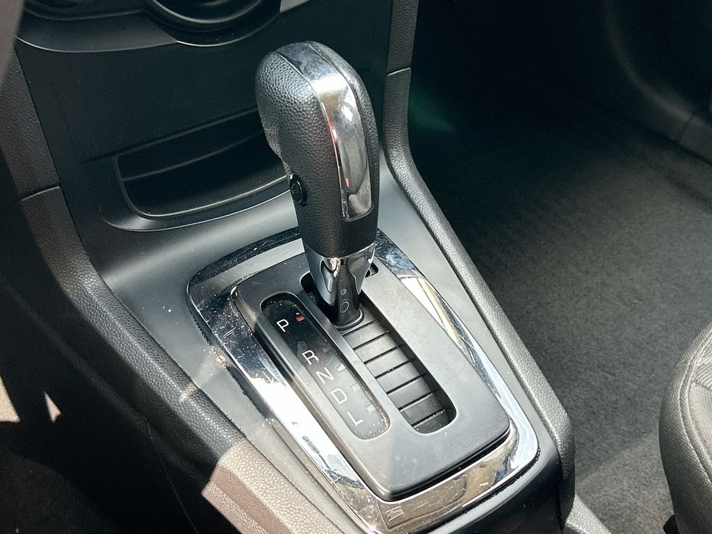 Thumbnail: 2011 Ford Fiesta - 20