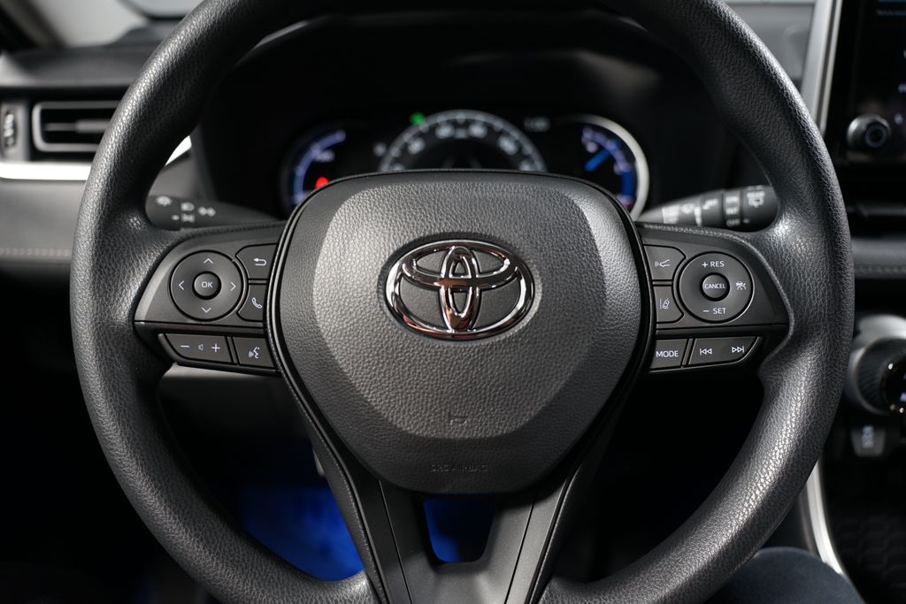 2025 Toyota RAV4 XLE 12