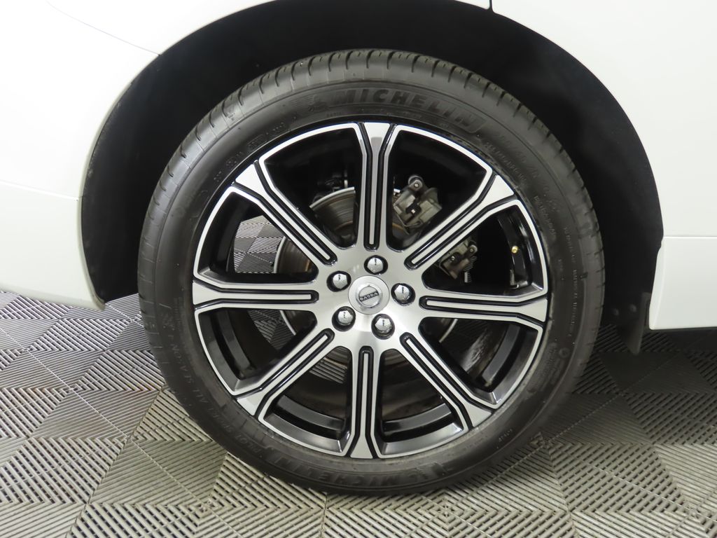 Thumbnail: 2019 Volvo XC60 - 32