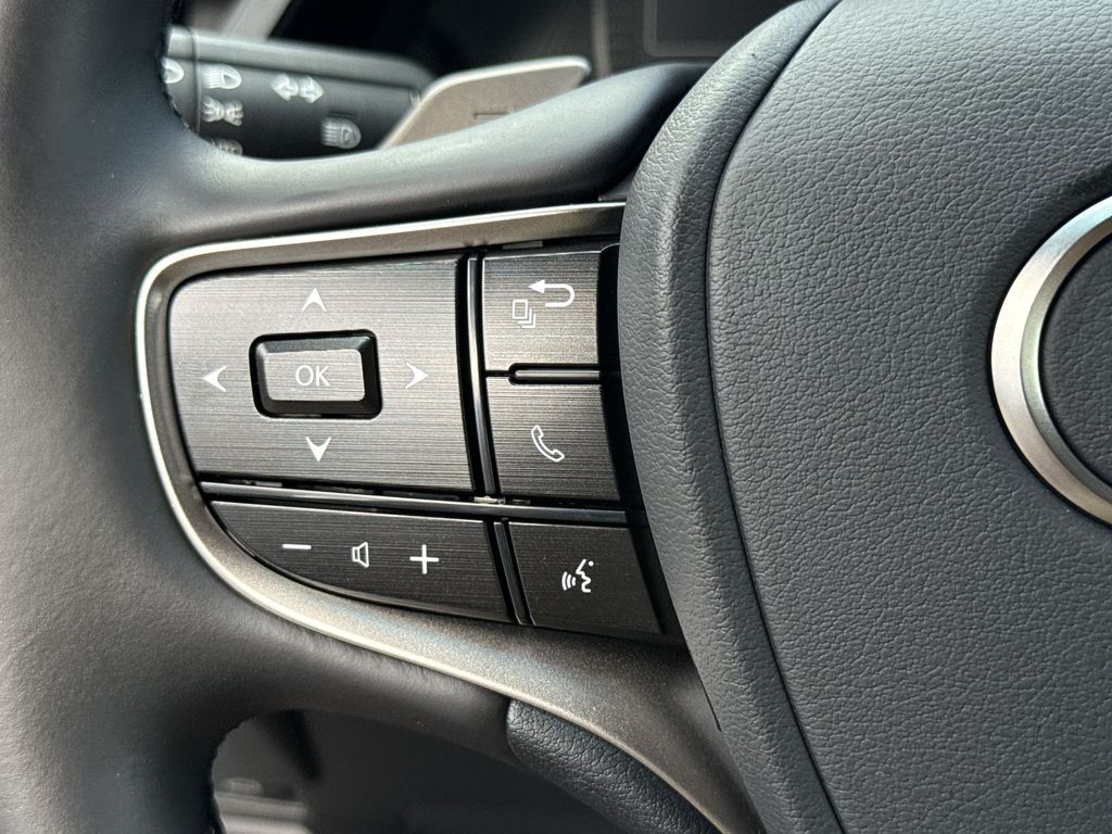 Thumbnail: 2025 Lexus ES - 26